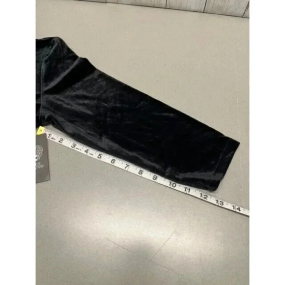 NWT VINCE CAMUTO WOMENS SLIM SIZE M VELOUR VNECK PULLOVER BLACK TOP - Picture 11 of 11